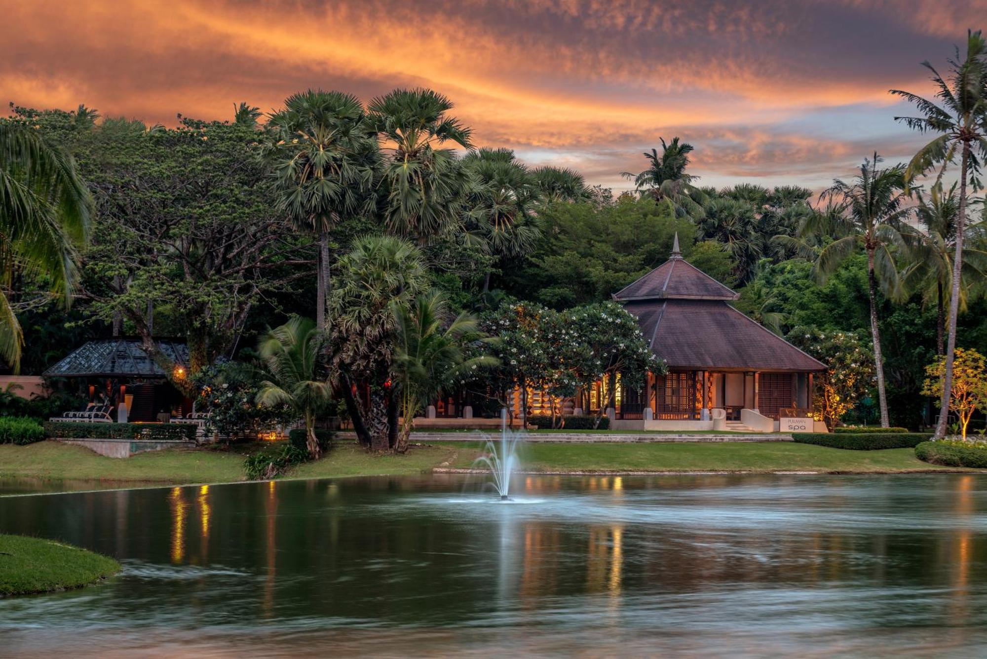 Pullman Phuket Karon Beach Resort Exterior foto